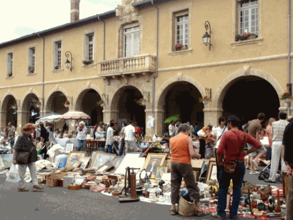vide grenier in Aignan